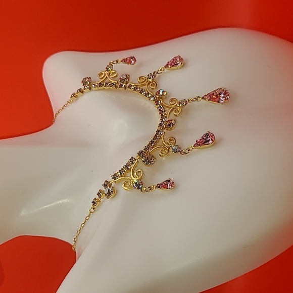 Necklace with gold color and faux stones looks very princess like - Picture 4 of 8